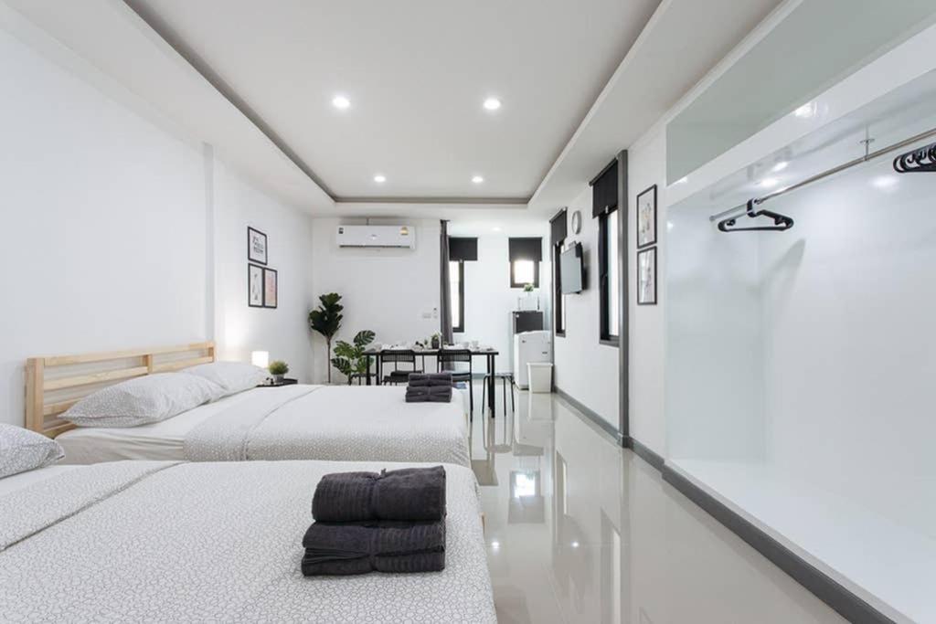Ferienwohnung P4 Silom Large 2beds full kitchen WIFI 4-6pax Bangkok Exterior foto