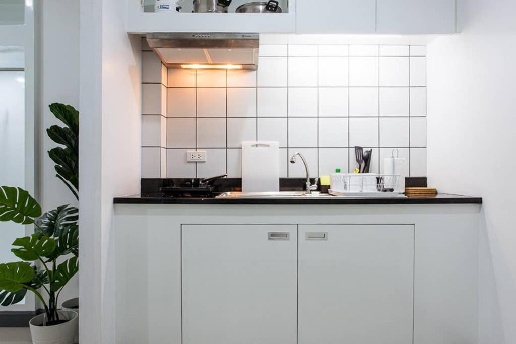 Ferienwohnung P4 Silom Large 2beds full kitchen WIFI 4-6pax Bangkok Exterior foto