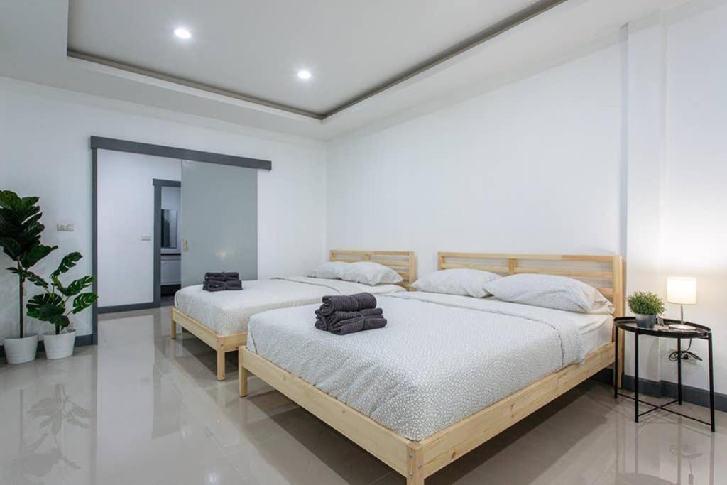 Ferienwohnung P4 Silom Large 2beds full kitchen WIFI 4-6pax Bangkok Exterior foto