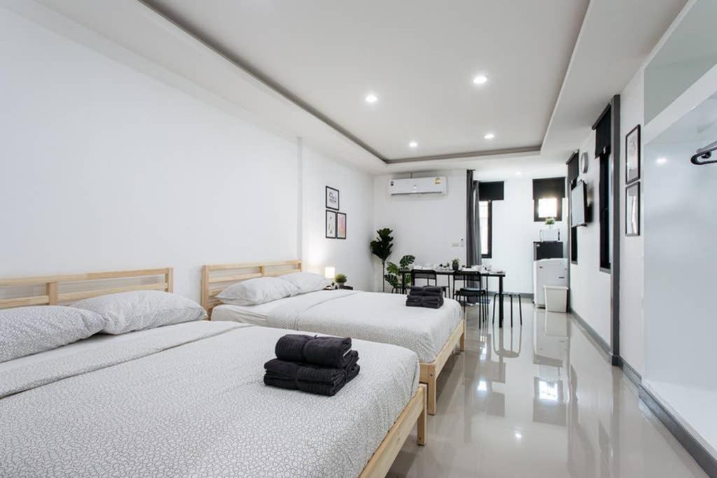 Ferienwohnung P4 Silom Large 2beds full kitchen WIFI 4-6pax Bangkok Exterior foto