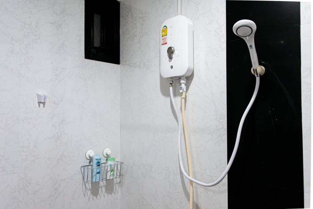 Ferienwohnung P4 Silom Large 2beds full kitchen WIFI 4-6pax Bangkok Exterior foto